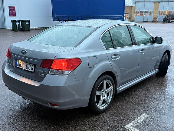 Subaru Legacy 4 of 7