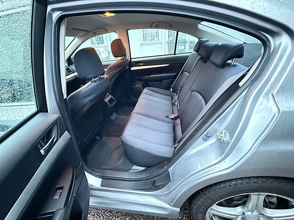 Subaru Legacy 7 of 7