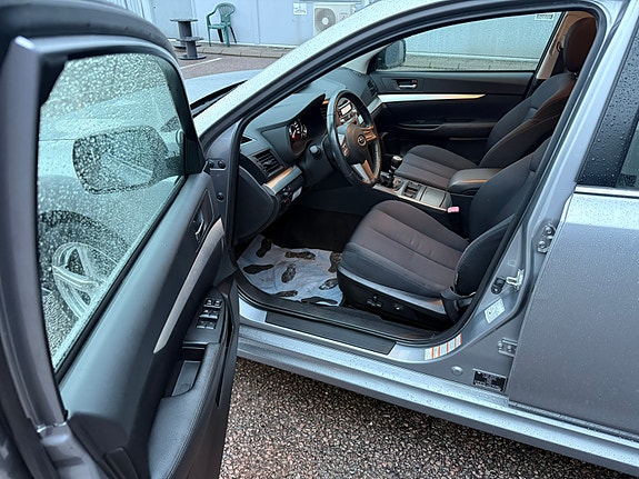 Subaru Legacy 6 of 7