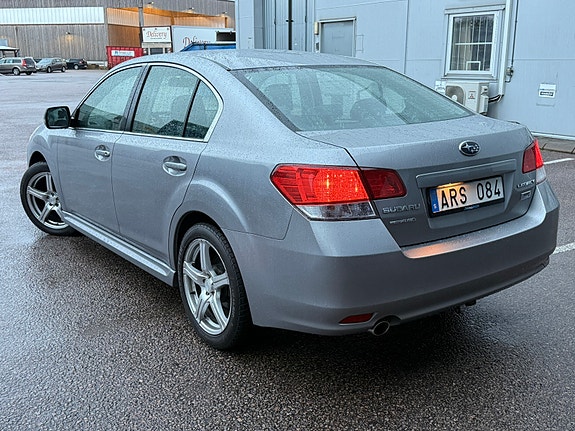 Subaru Legacy 3 of 7
