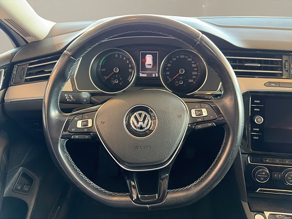 Volkswagen Passat 10 of 13