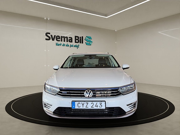 Volkswagen Passat 2 of 13