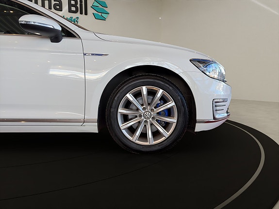 Volkswagen Passat 13 of 13