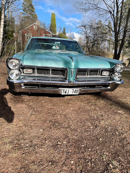 Pontiac Grand Prix 2 of 9