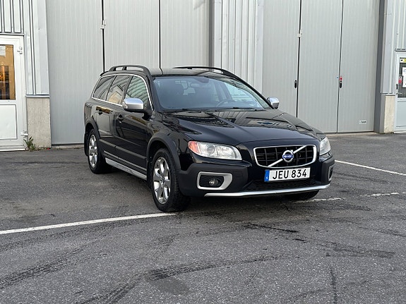 Volvo XC70 2 of 11