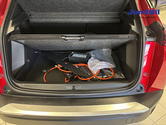Peugeot e-2008 15 of 15