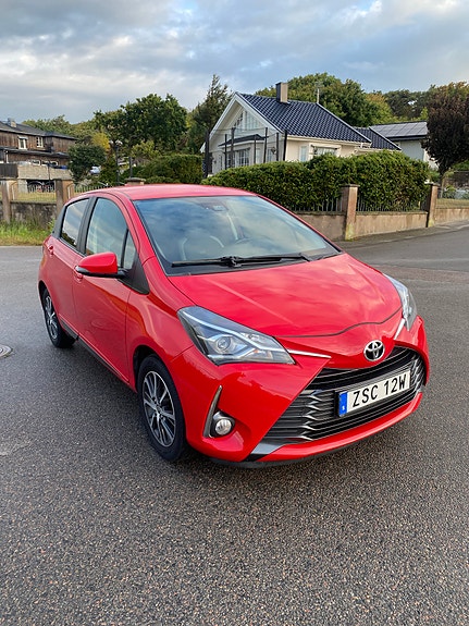 Toyota Yaris 5 of 8