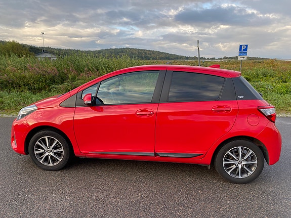 Toyota Yaris 4 of 8