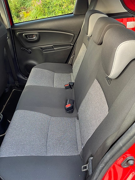 Toyota Yaris 6 of 8