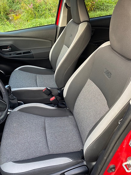 Toyota Yaris 7 of 8