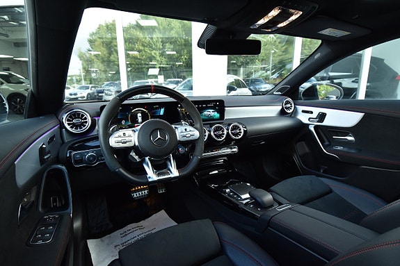 Mercedes-Benz CLA45 14 of 30