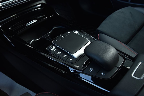 Mercedes-Benz CLA45 16 of 30