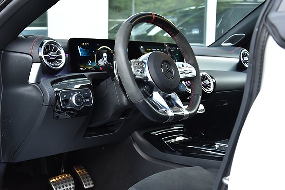 Mercedes-Benz CLA45 10 of 30