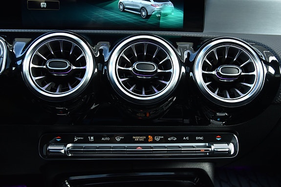 Mercedes-Benz CLA45 17 of 30