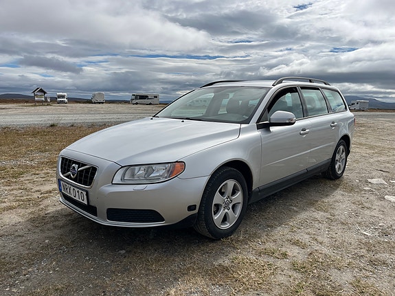 Volvo V70 4 of 5