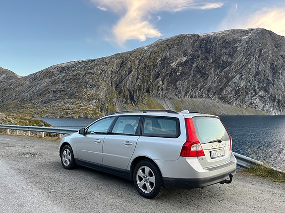 Volvo V70 2 of 5