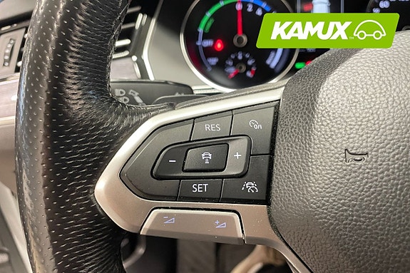 Volkswagen Passat 17 of 18