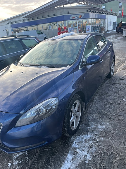 Volvo V40 2 of 6