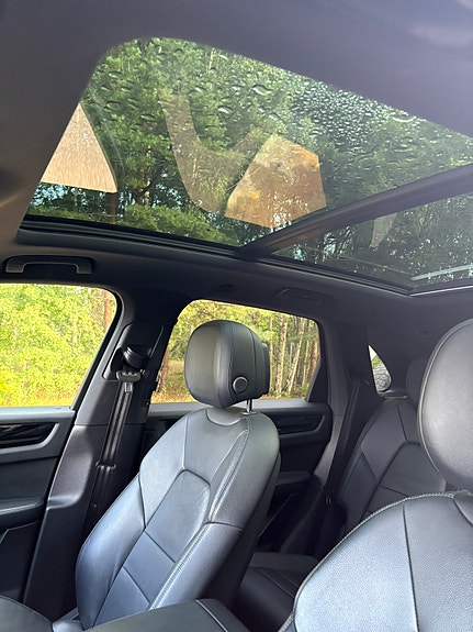 Porsche Cayenne 5 of 6