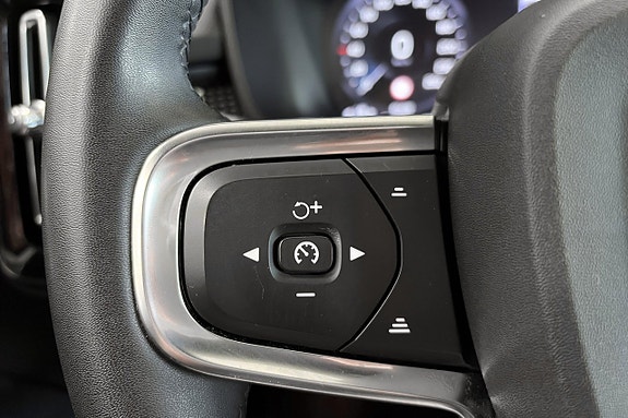 Volvo XC40 10 of 26