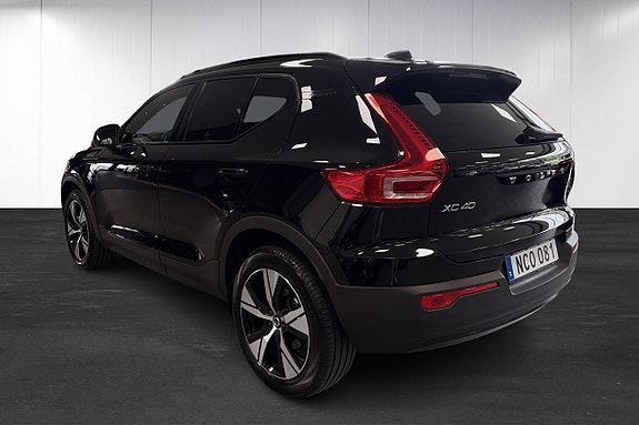 Volvo XC40 3 of 26