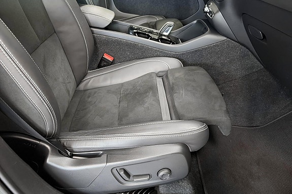 Volvo XC40 5 of 26