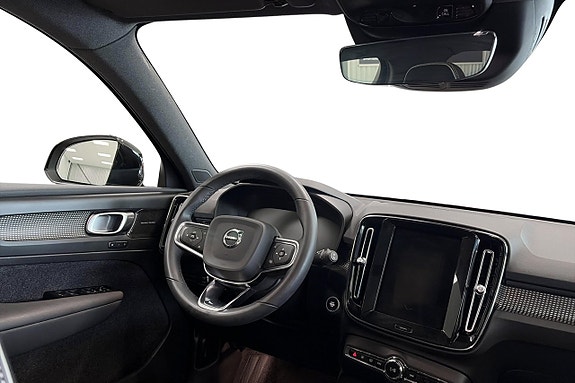 Volvo XC40 8 of 26