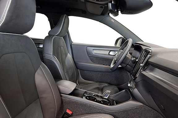 Volvo XC40 6 of 26