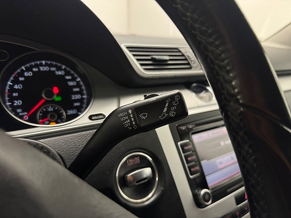 Volkswagen Passat Alltrack 19 of 25