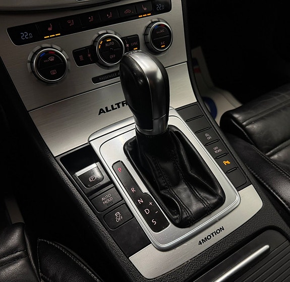 Volkswagen Passat Alltrack 7 of 25