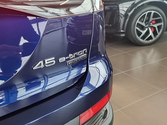 Audi Q4 e-tron 8 of 22