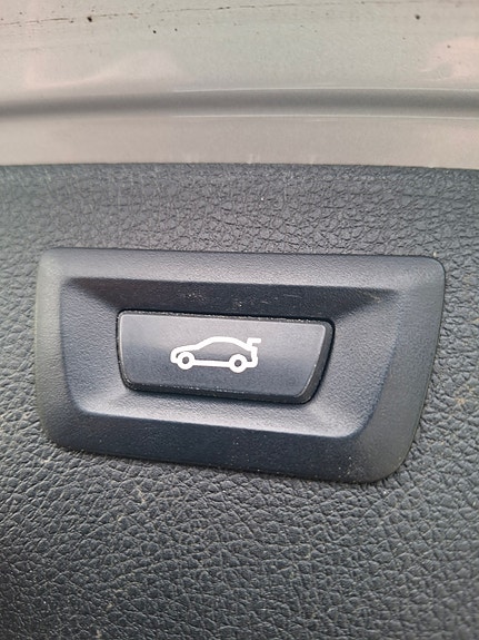 BMW 320d 9 of 12