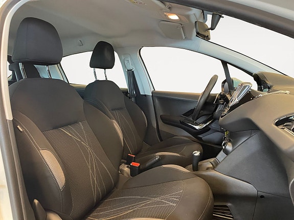 Peugeot 208 15 of 23