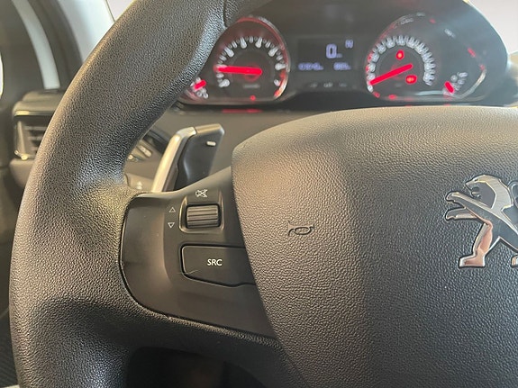 Peugeot 208 17 of 23