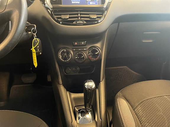Peugeot 208 11 of 23