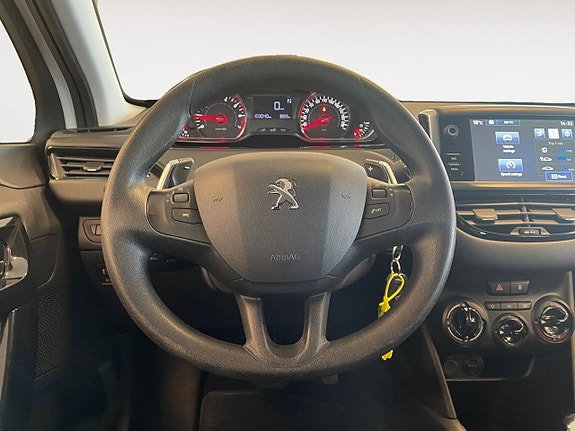 Peugeot 208 13 of 23