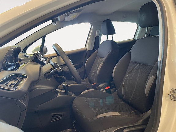Peugeot 208 9 of 23