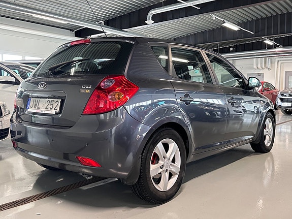 Kia Ceed 4 of 9
