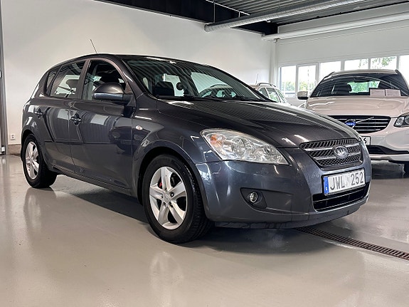 Kia Ceed 2 of 9