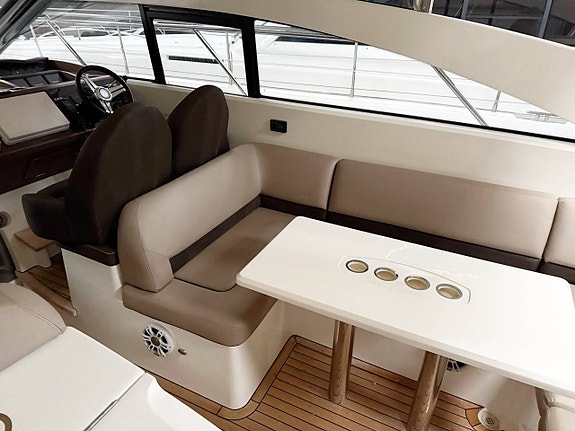 Princess V42 MKIII -2010 | 2 x Volvo Penta D6 370 3 of 11