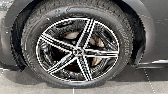 Mercedes-Benz EQE350 7 of 12