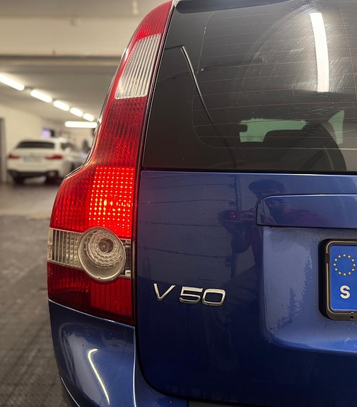 Volvo V50 4 of 17