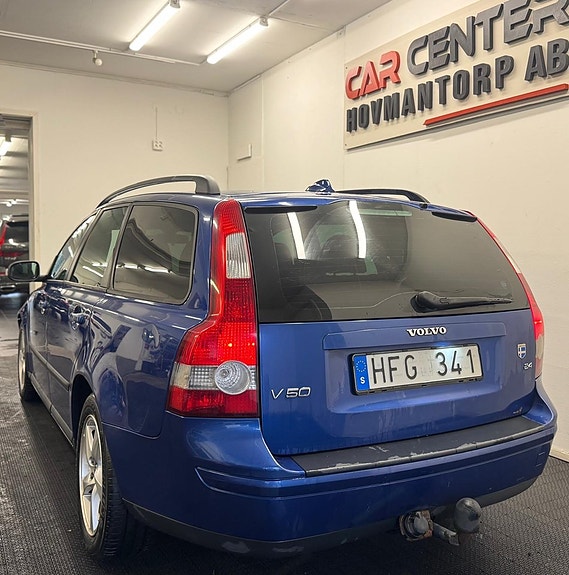 Volvo V50 2 of 17