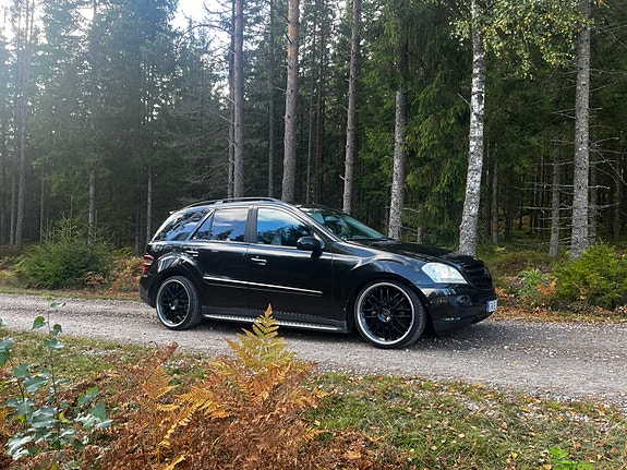 Mercedes-Benz ML320 11 of 13