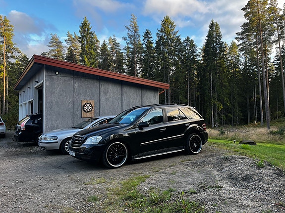 Mercedes-Benz ML320 10 of 13