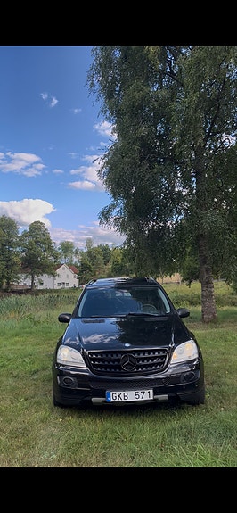 Mercedes-Benz ML320 7 of 8