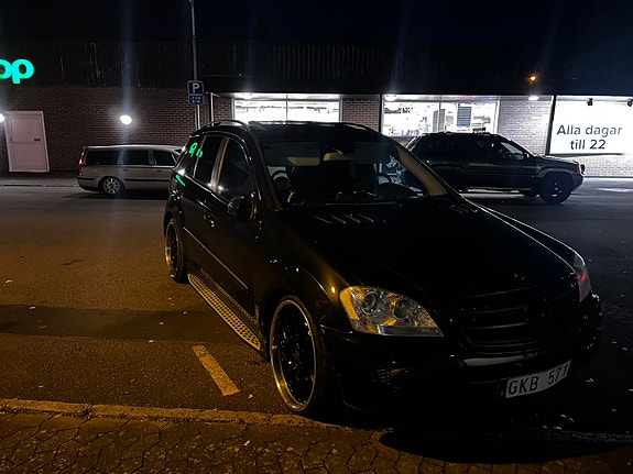 Mercedes-Benz ML320 12 of 13