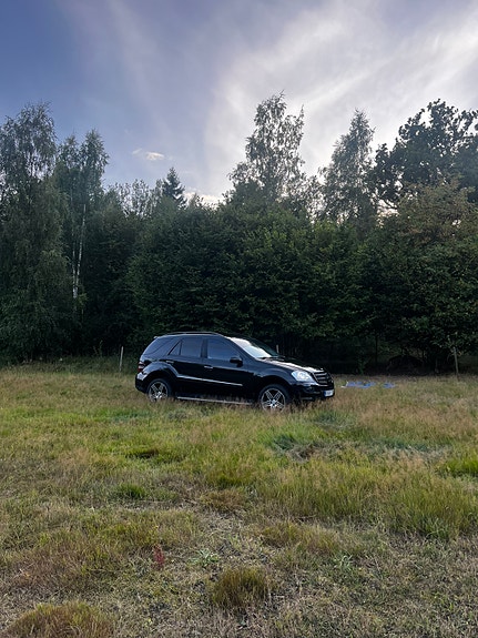 Mercedes-Benz ML320 8 of 8