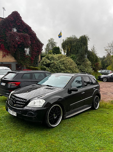 Mercedes-Benz ML320 13 of 13