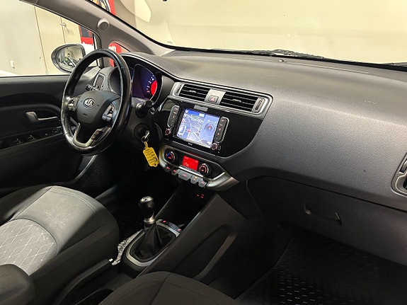 Kia Rio 12 of 16